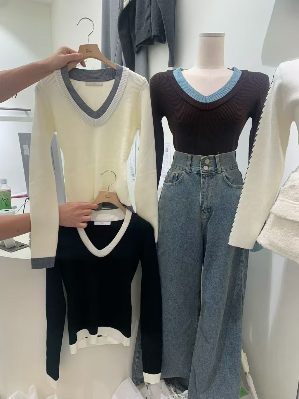 BM5342 假兩件坑紋V領上衣