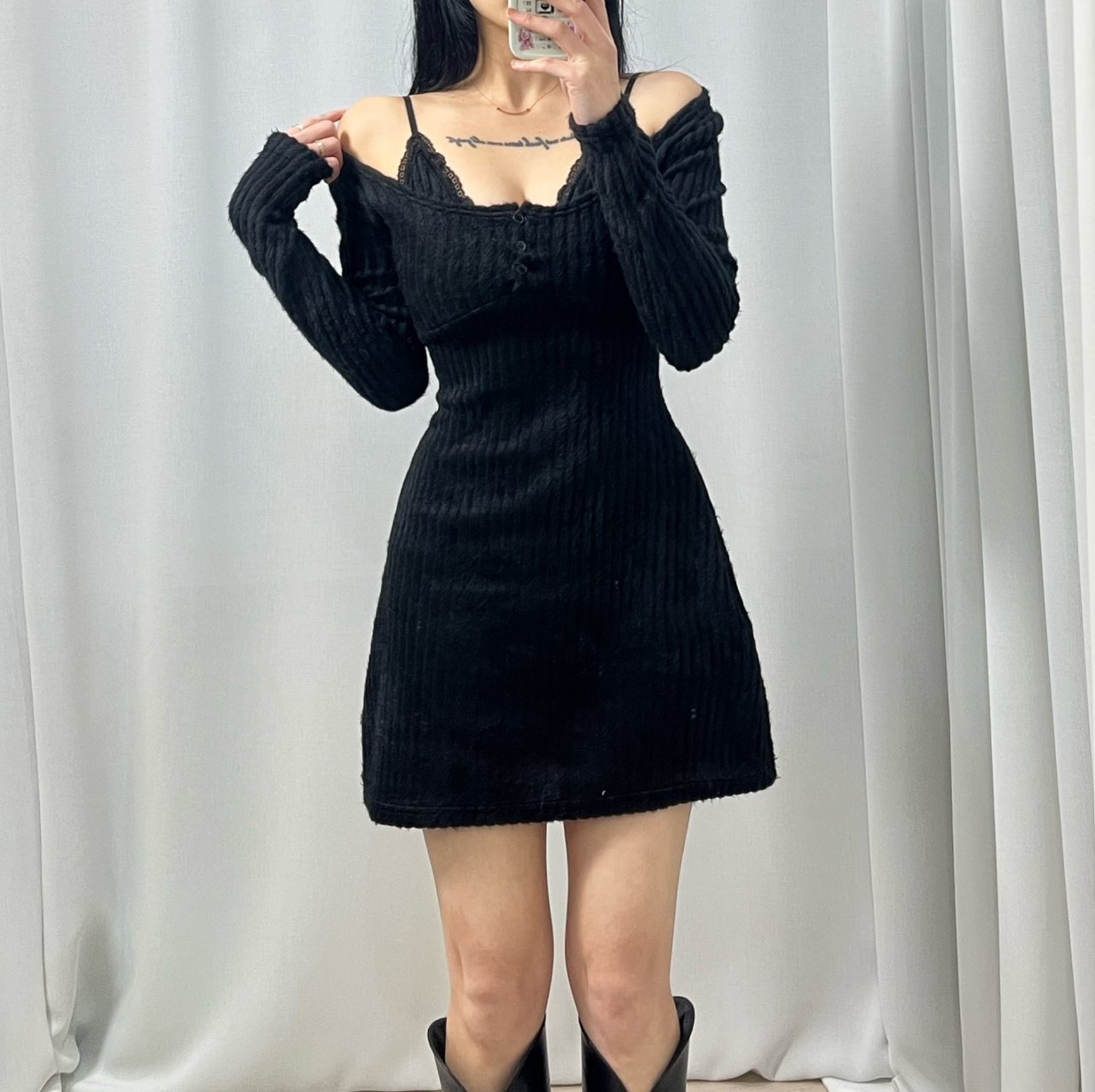 吊帶蕾絲拼接修身合身短洋裝