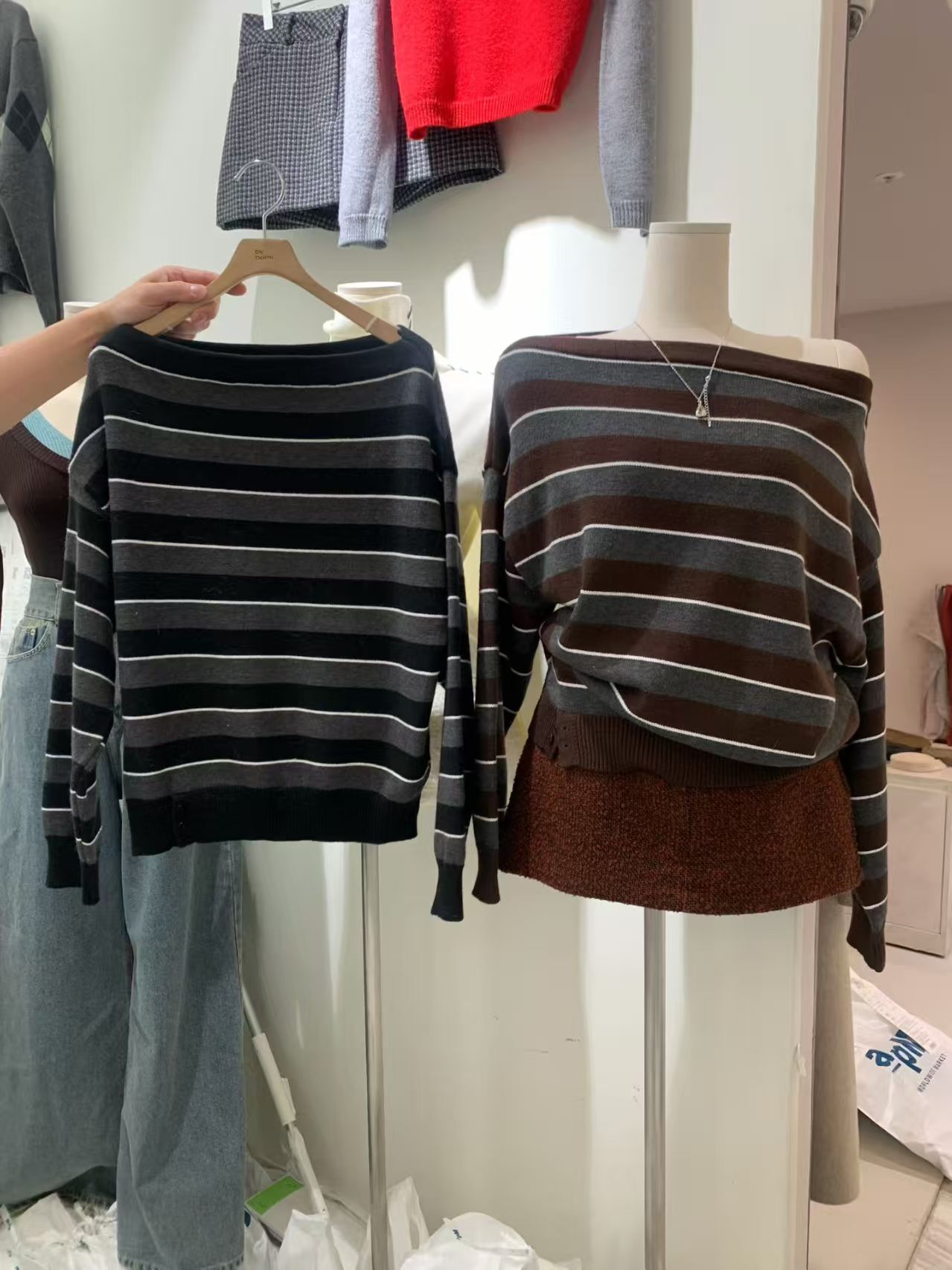 BM5344 一字領條紋上衣