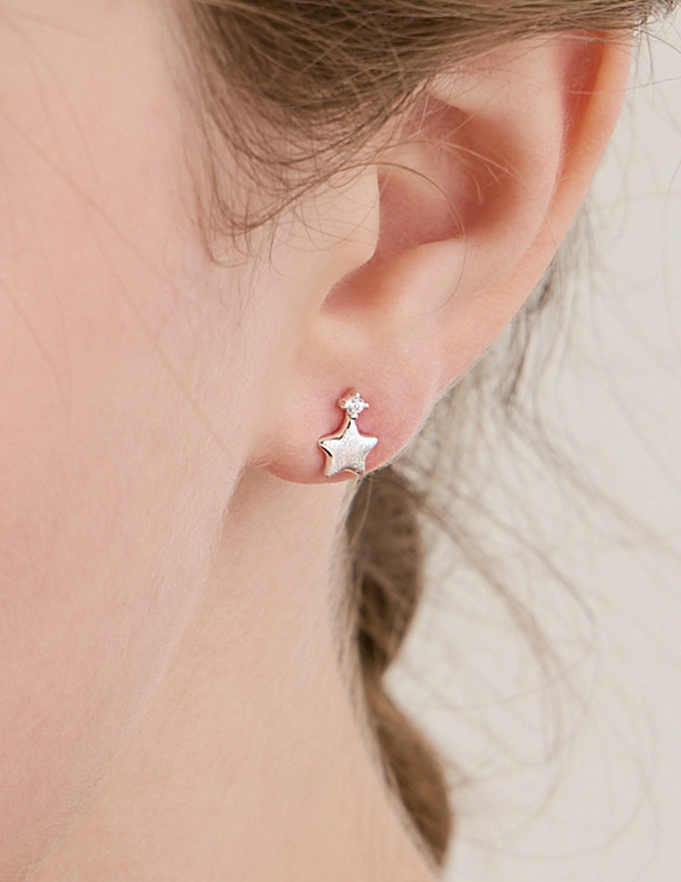 【925純銀】拔絲點鑽星星。針式耳環