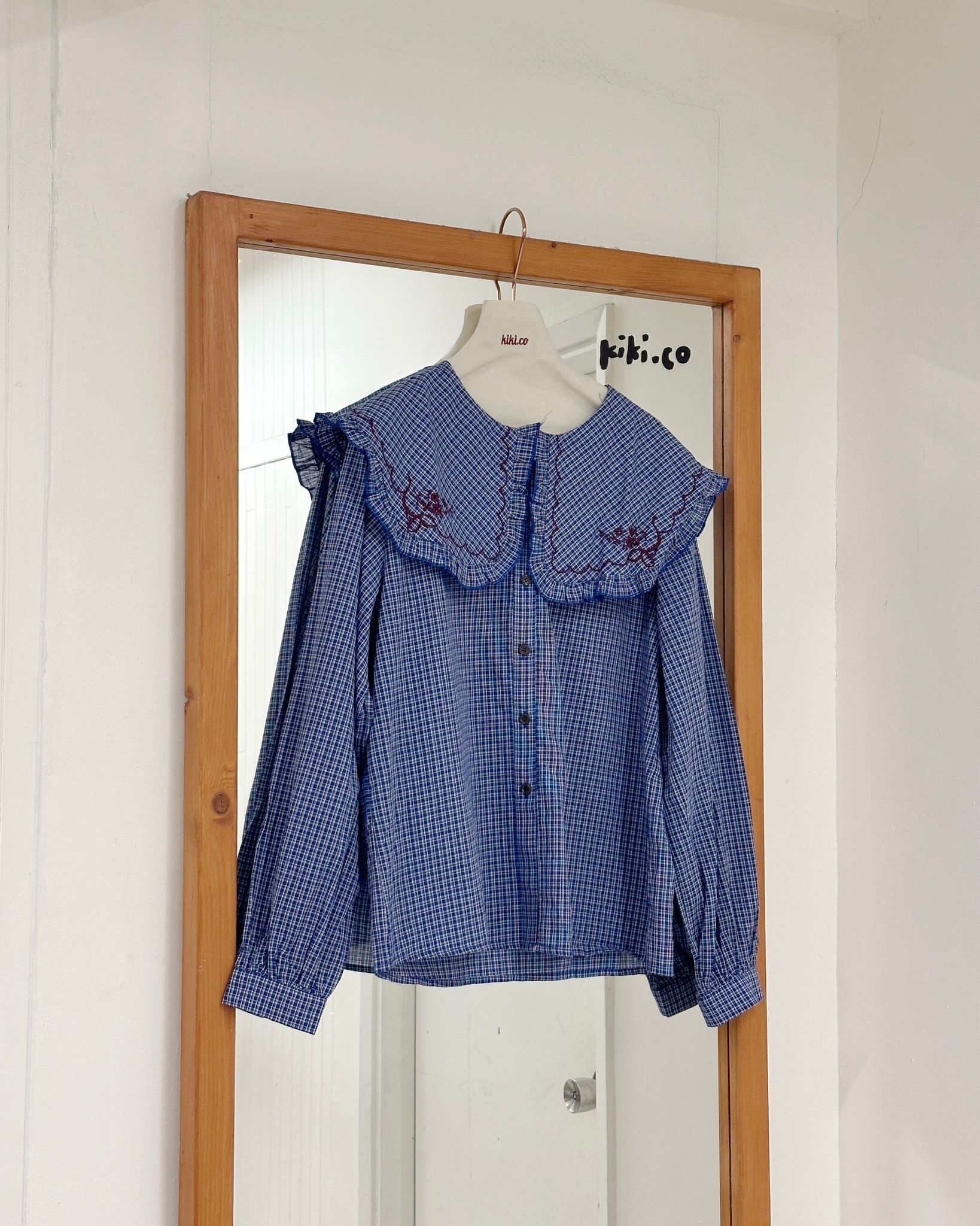 刺繡花大領格紋全開恤衫