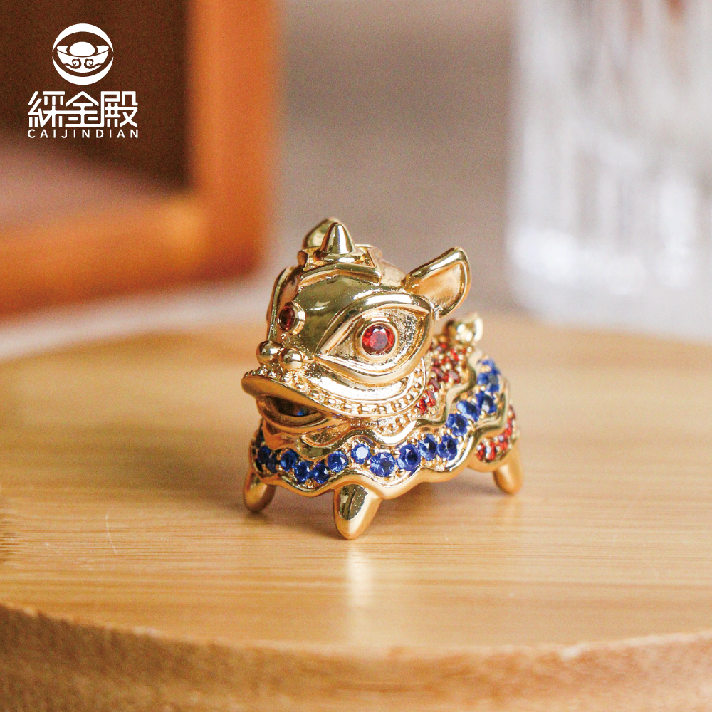 迎財醒獅擺飾-銅+黃K｜擺件｜舞獅｜招財｜吉祥物｜鋯石【綵金殿】