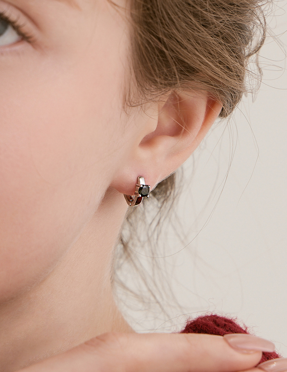 夜光閃爍。針式耳環