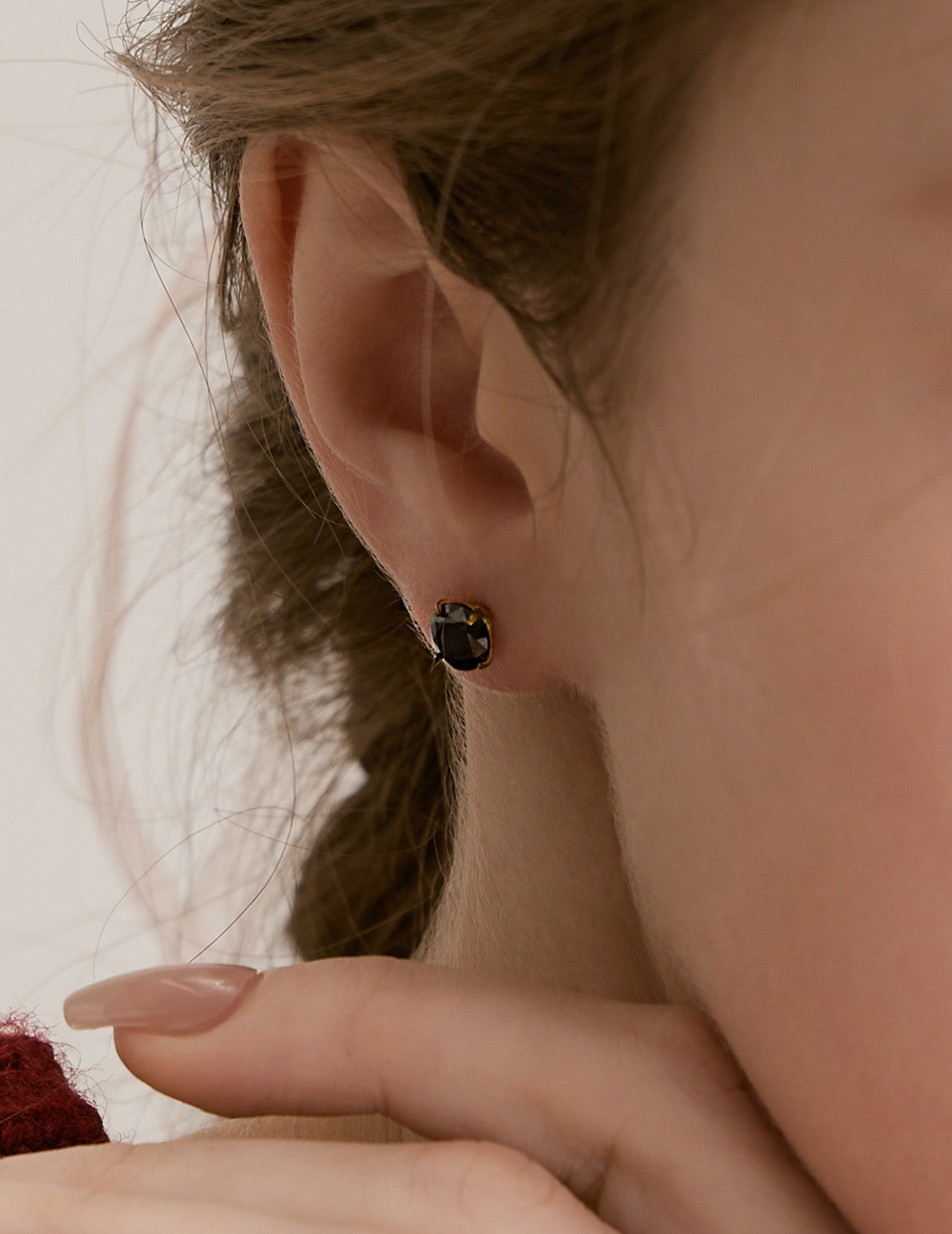 光感黑曜石。針式耳環