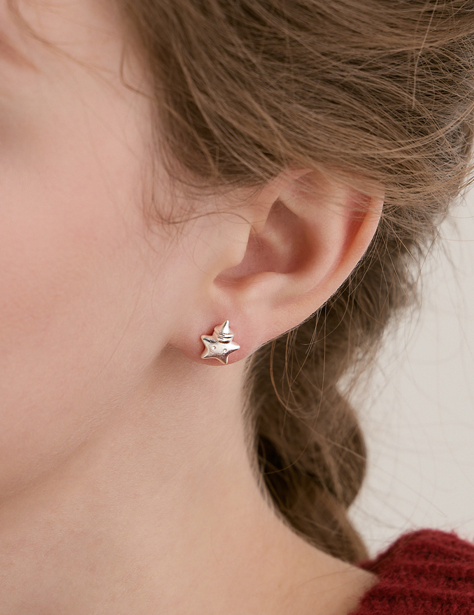 霧銀淘氣小星星。針式耳環