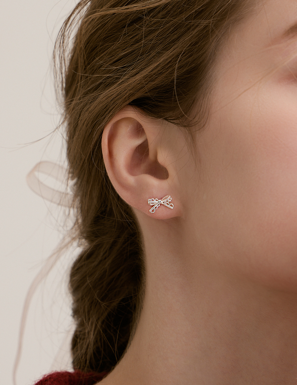 法式蕾絲蝴蝶結。針式耳環