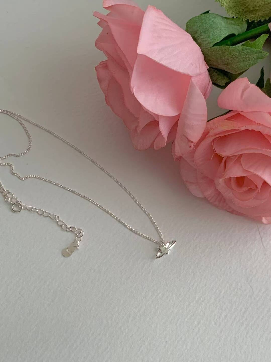 質感銀星球環繞愛心造型項鍊