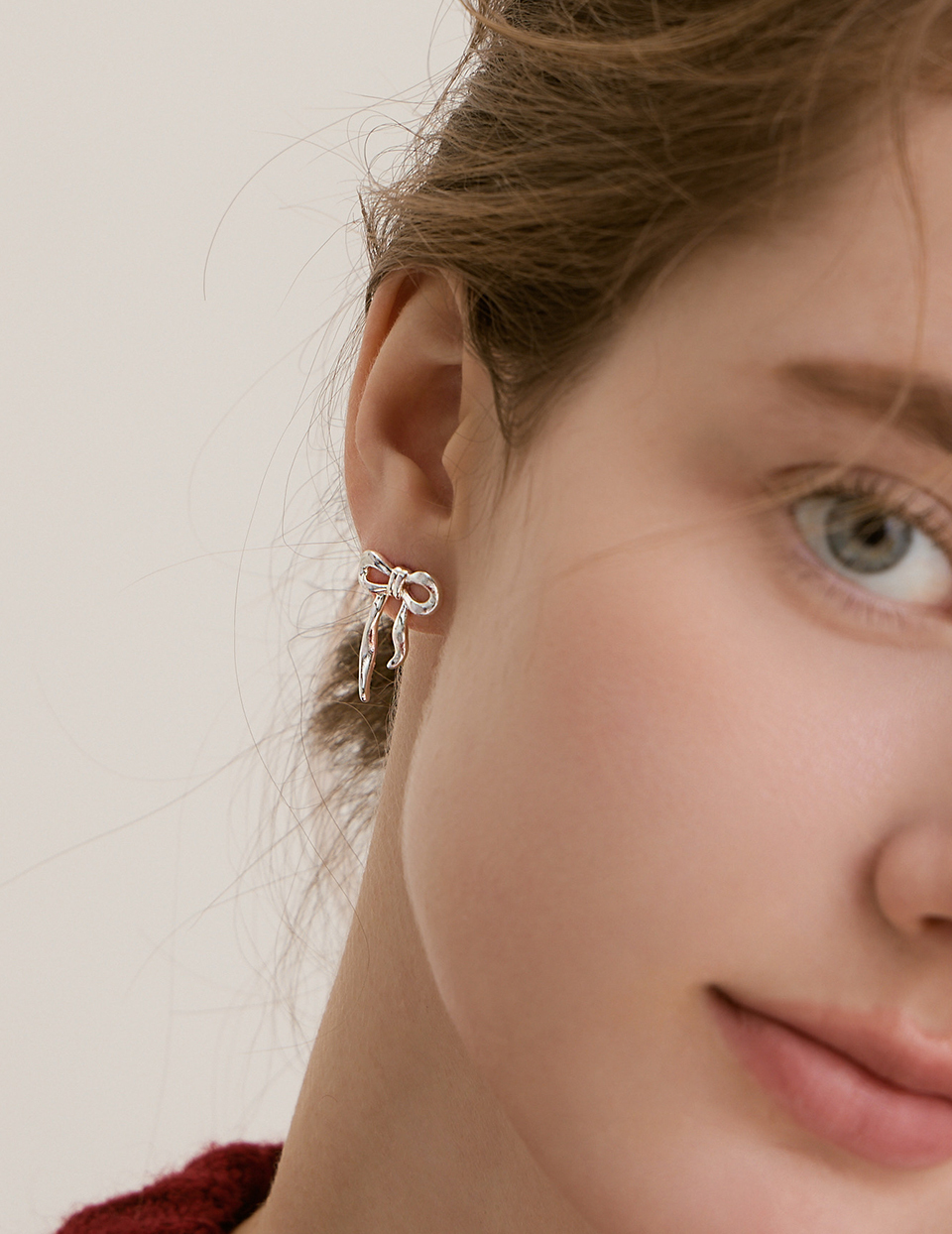 彎折線條蝴蝶結。針式耳環