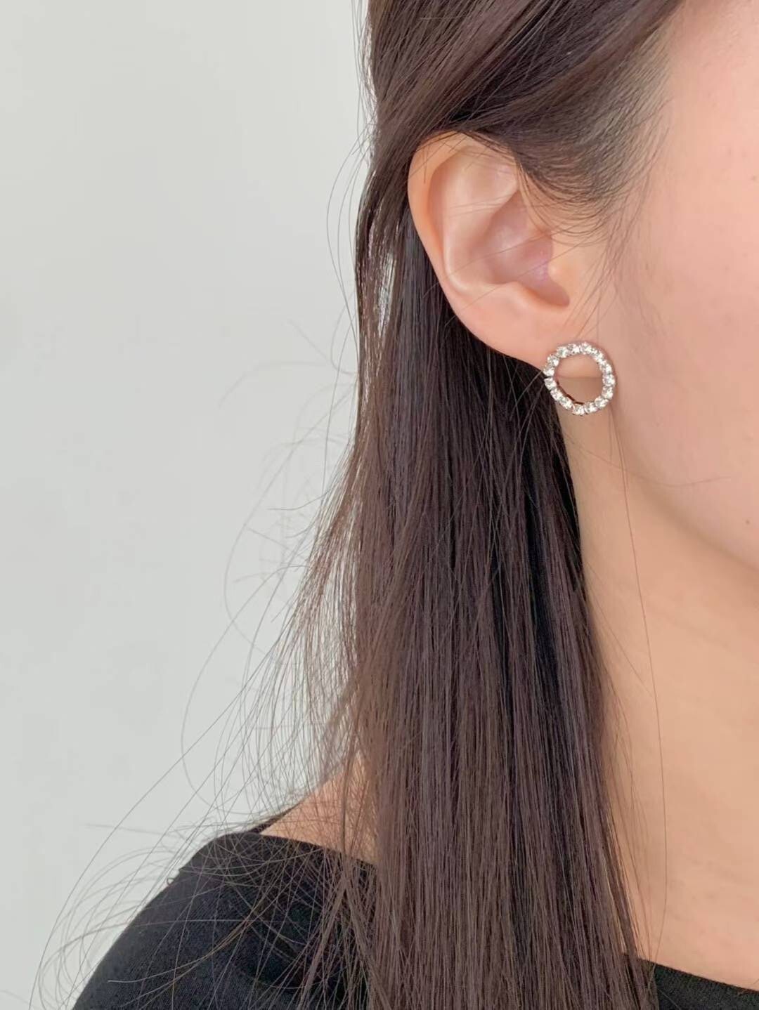 質感銀圈圈亮眼滿鑽貼耳耳環