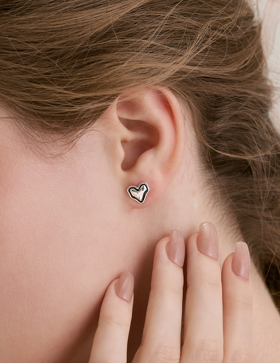 不規則曲線愛心。針式耳環