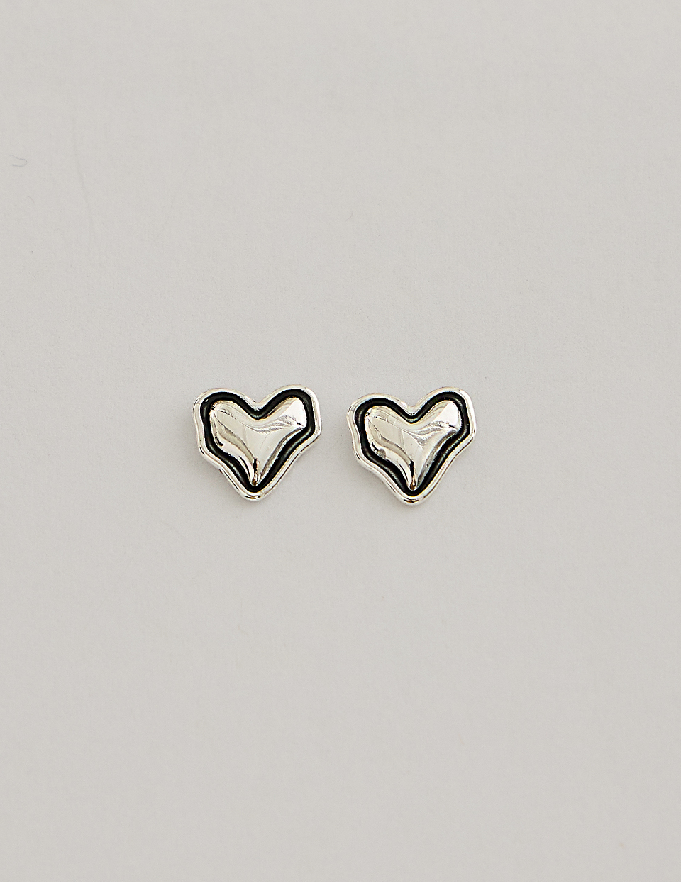不規則曲線愛心。針式耳環