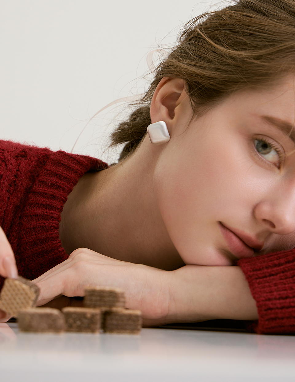 圓潤方塊。夾式耳環