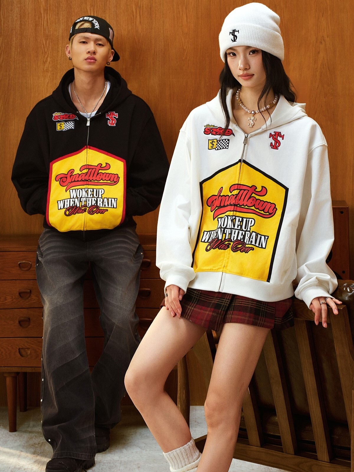 STK SmallTownKid 賽車拼接  胸前刺繡Logo 美式印花 連帽 拉鏈外套