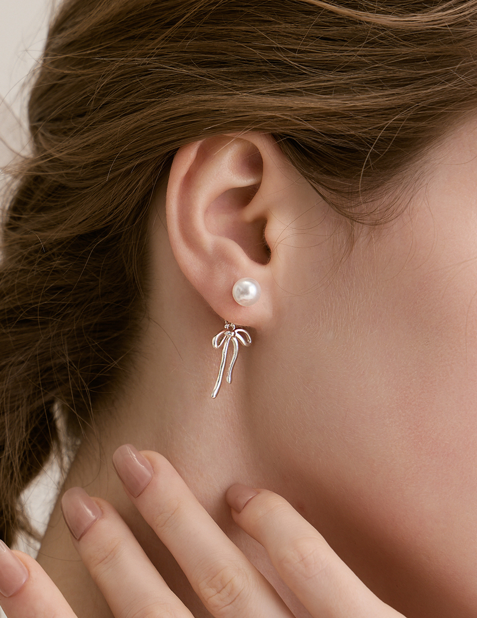 溫柔飄帶珍珠。針式耳環