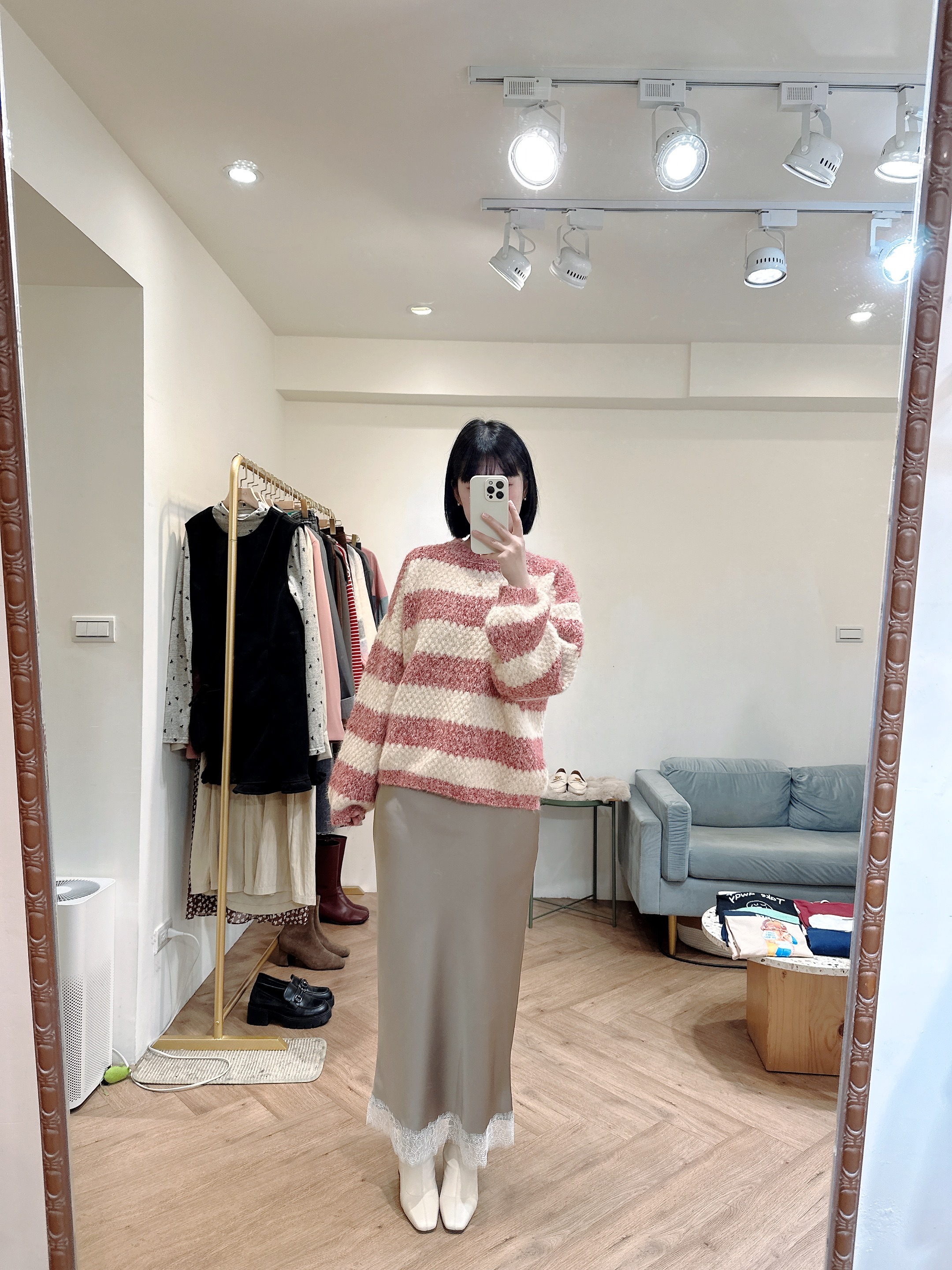 蕾絲下擺緞面長裙