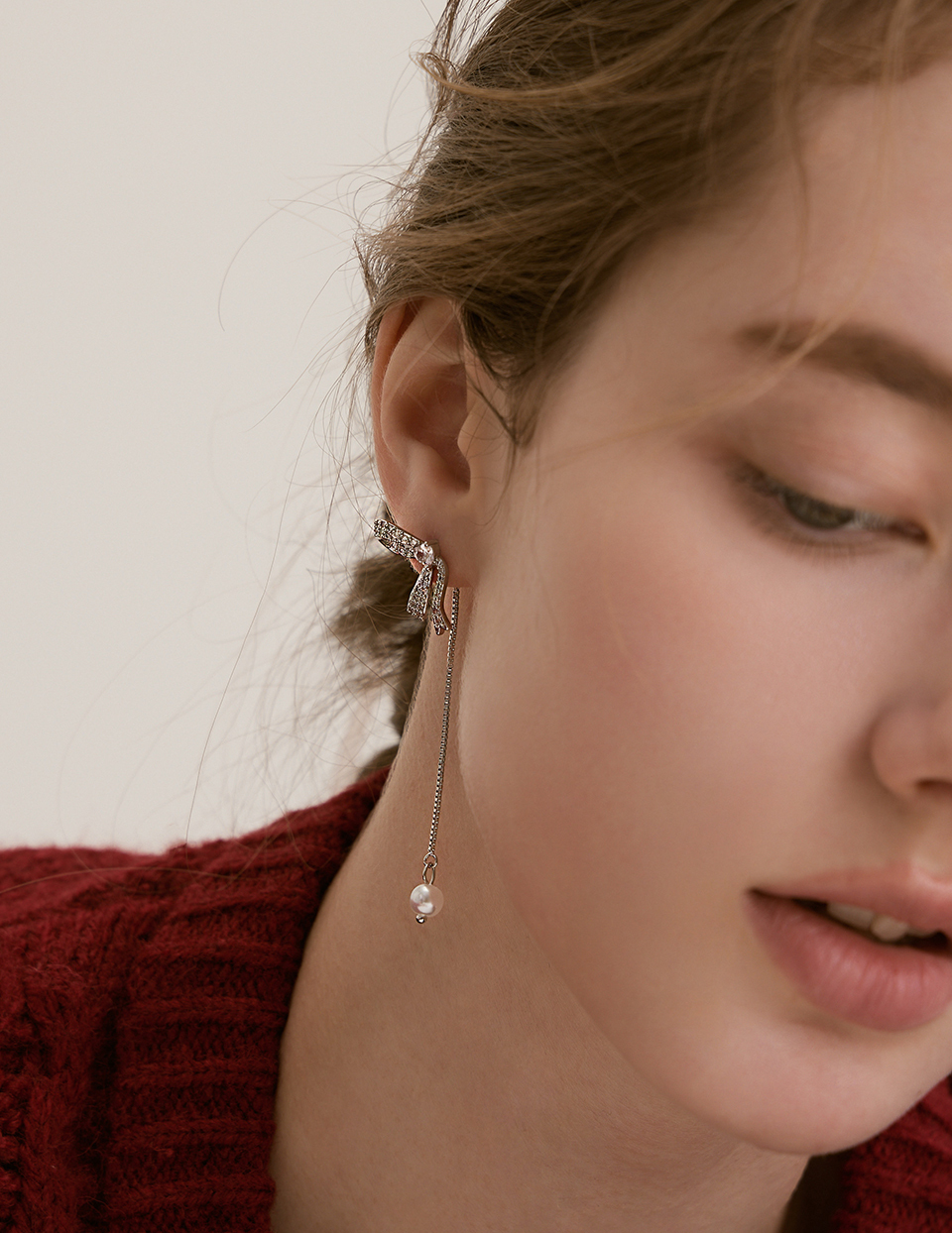 滿鑽繩結珍珠。針式耳環