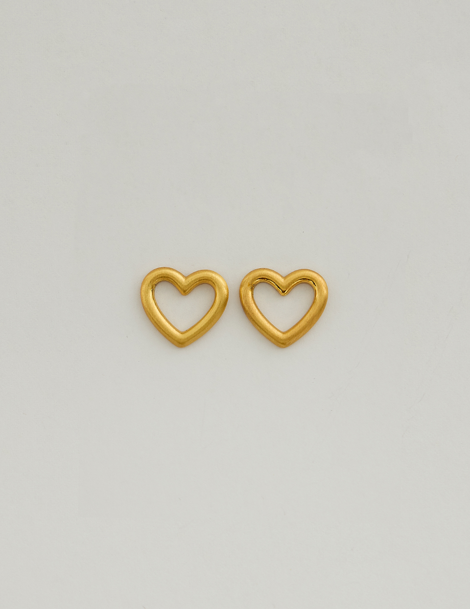 霧面鏤空愛心。針式耳環(金)
