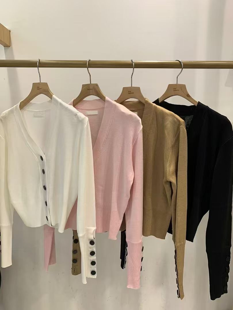 BM5354 束袖鈕扣V領針織外套