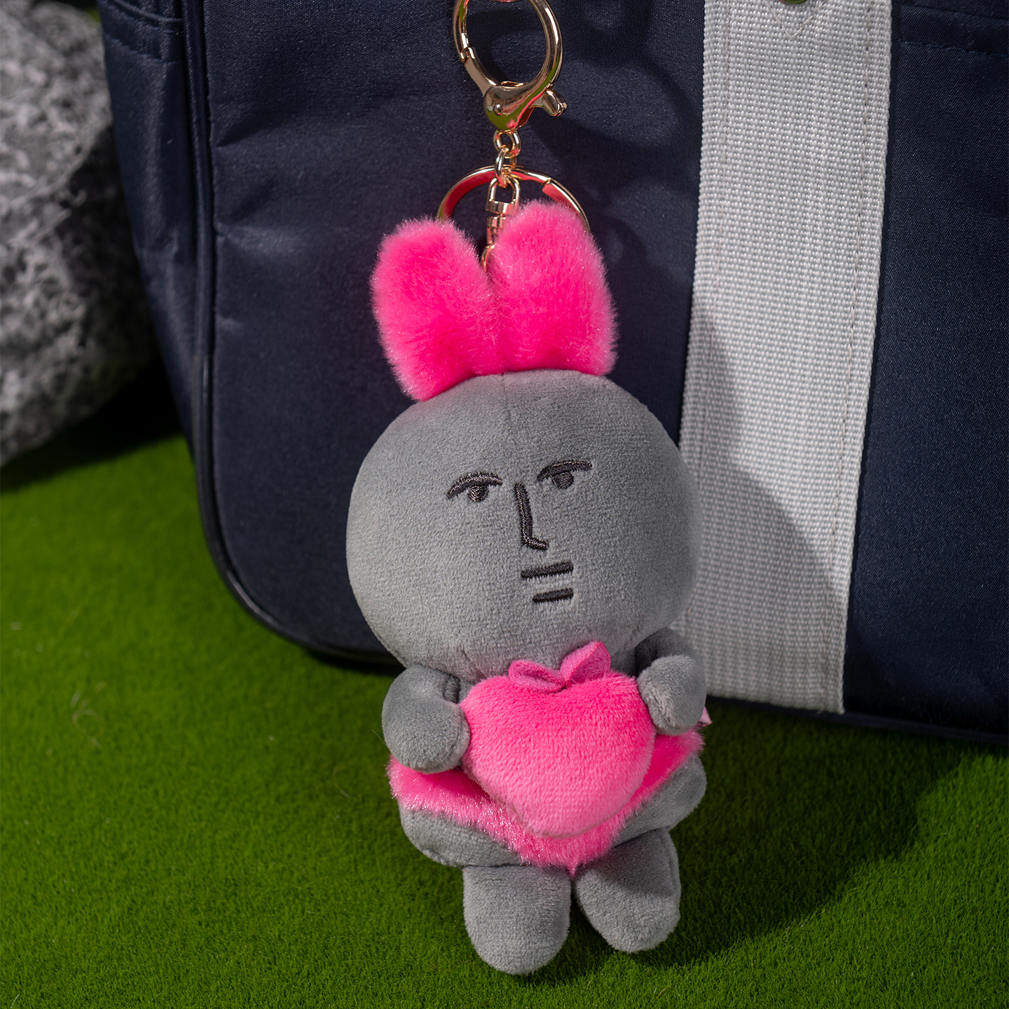 粉紅兔子黑黑兔女郎公仔吊飾
