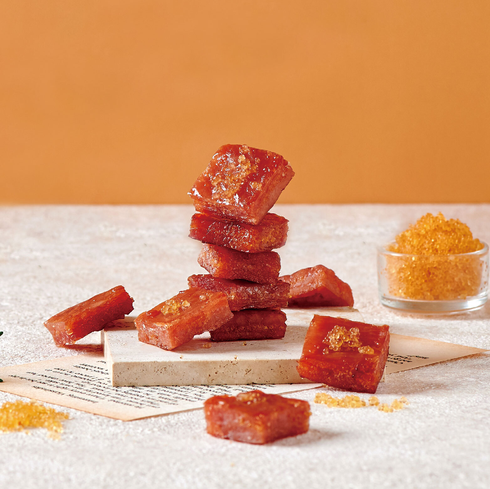 飛魚卵厚片肉乾斷面展示,每一口都能咬到爆漿飛魚卵與多汁厚切豬肉結合的海陸雙重