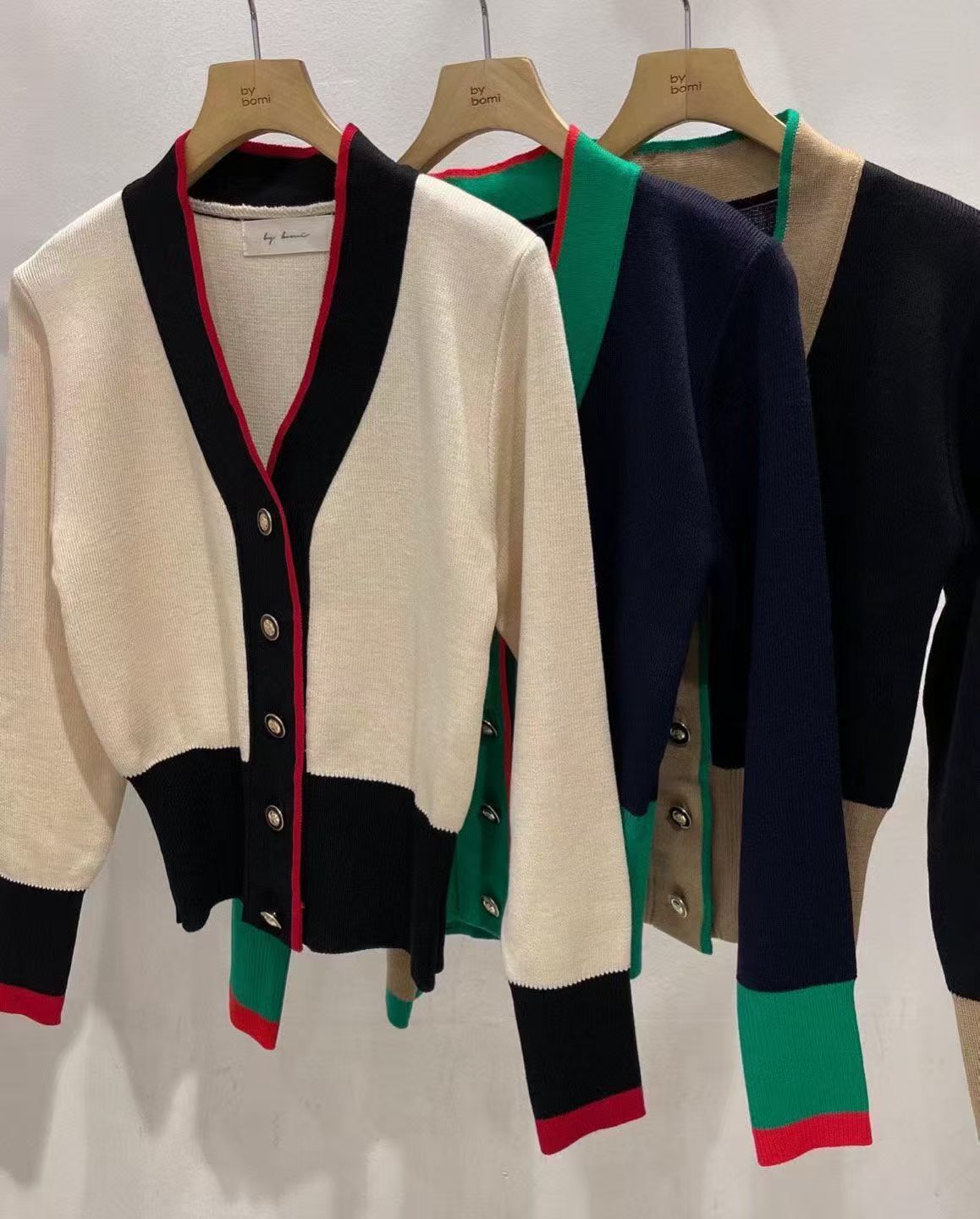 BM5372 高彩度撞色金扣外套