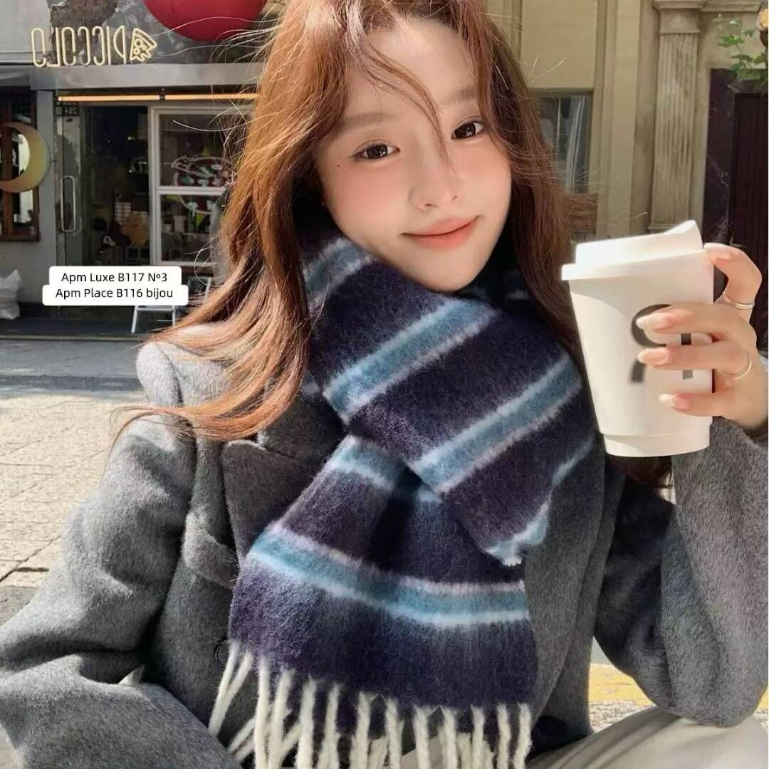 BN5307 橫間白流蘇頸巾