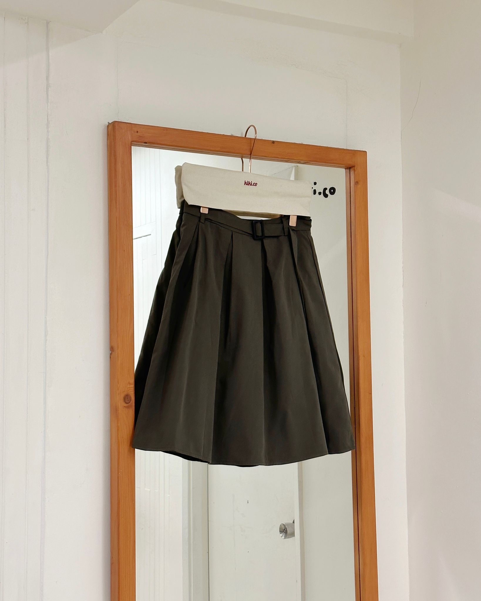 斜布可調腰帶扣短裙