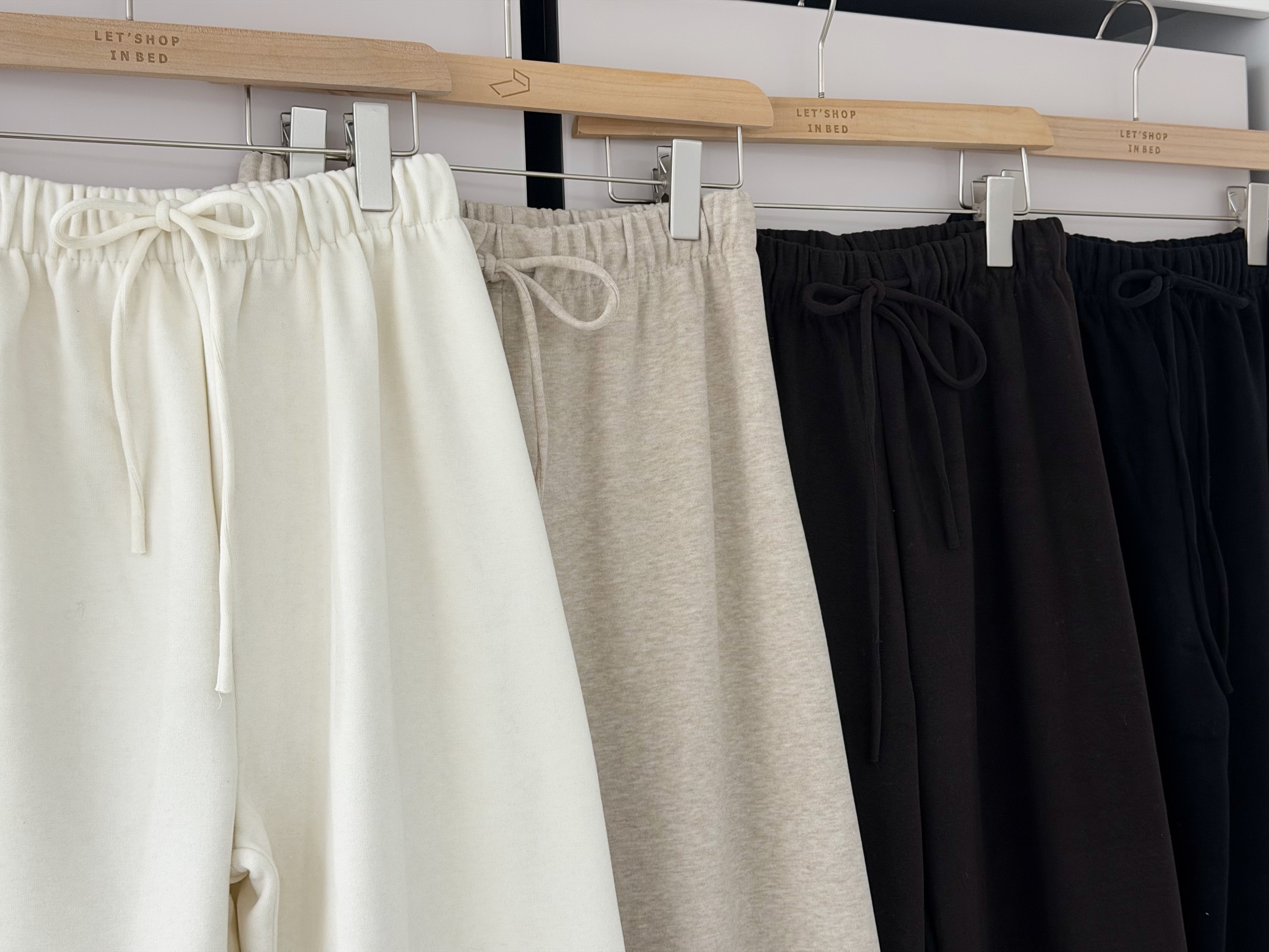 KR409 <普通版>店主自留垂感直腳HEA褲-4色