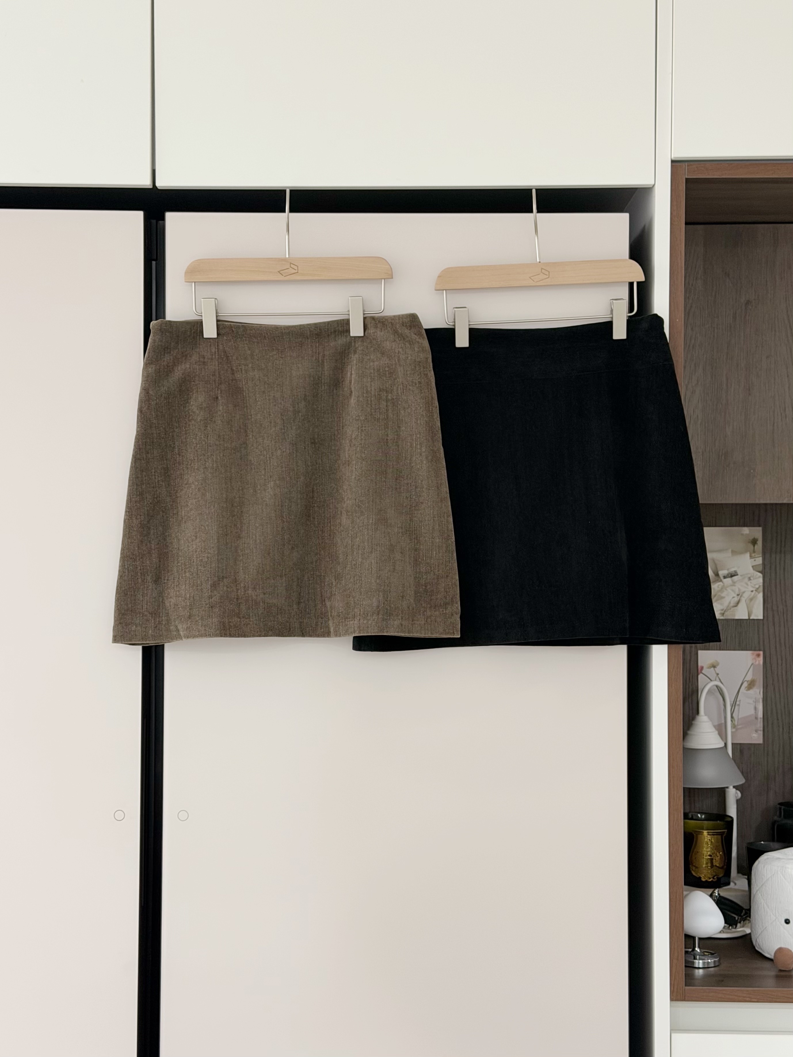 KR410 高質滑滑特別絨面半截短裙-2色