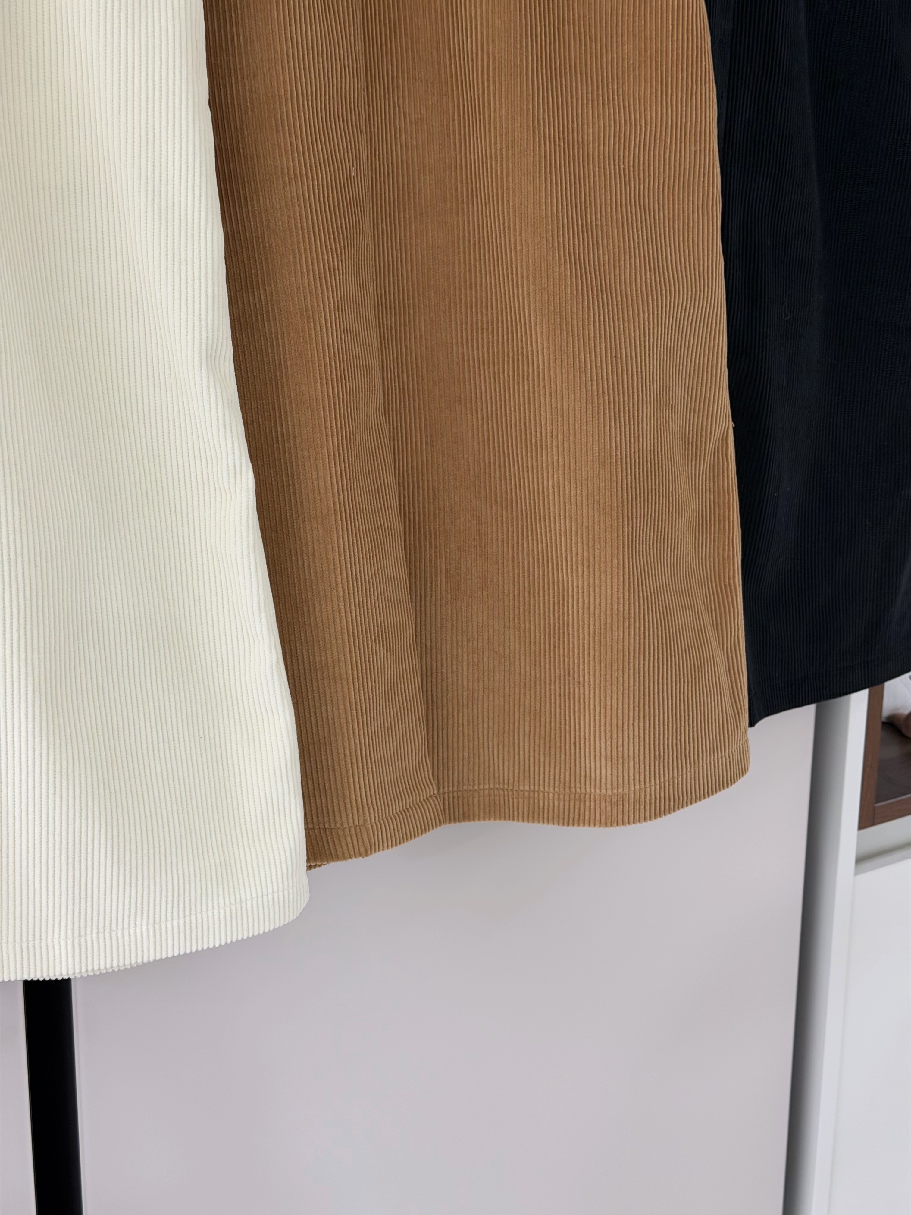 KR412 燈芯絨前開叉半截直裙-3色