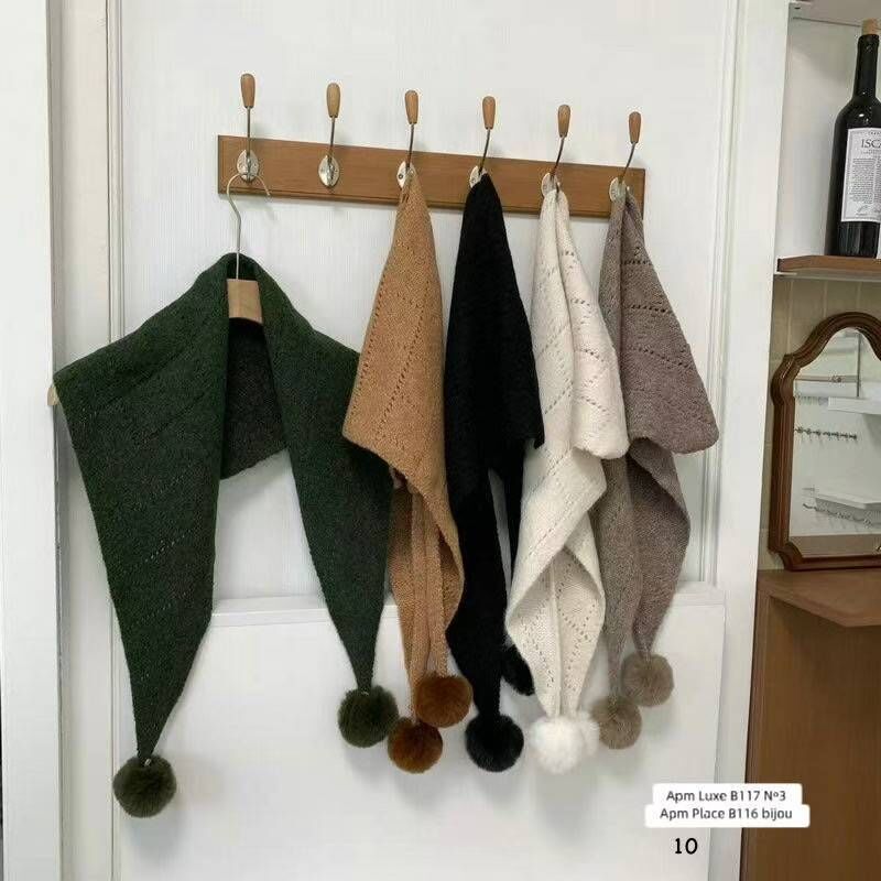 BN5325 菱形紋針織毛毛球頸巾