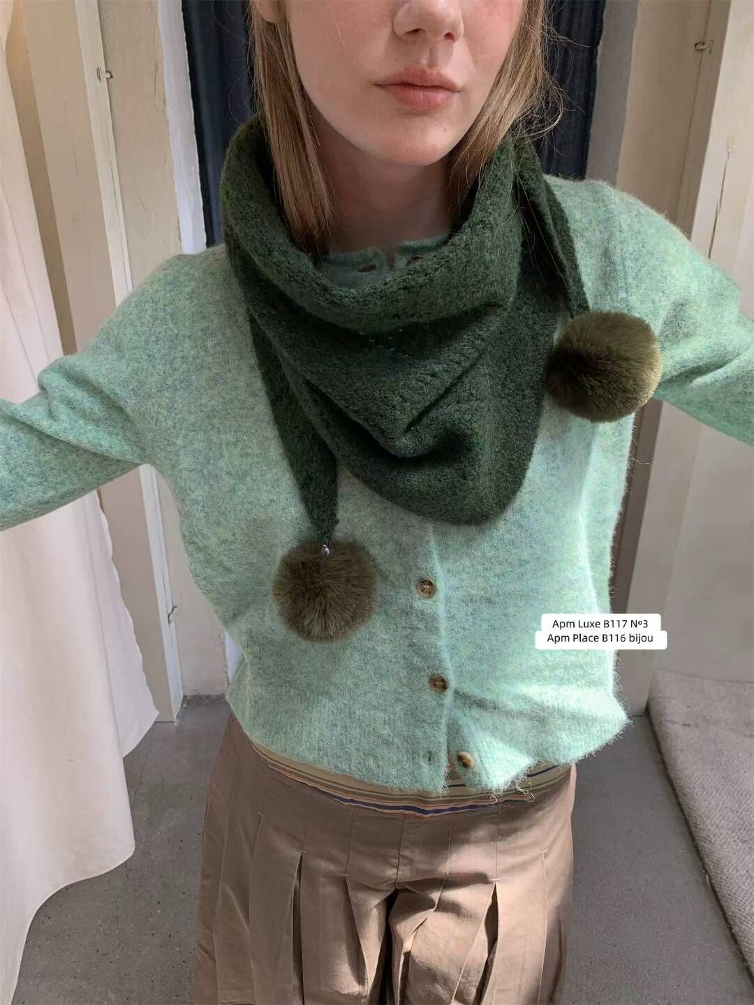 BN5325 菱形紋針織毛毛球頸巾