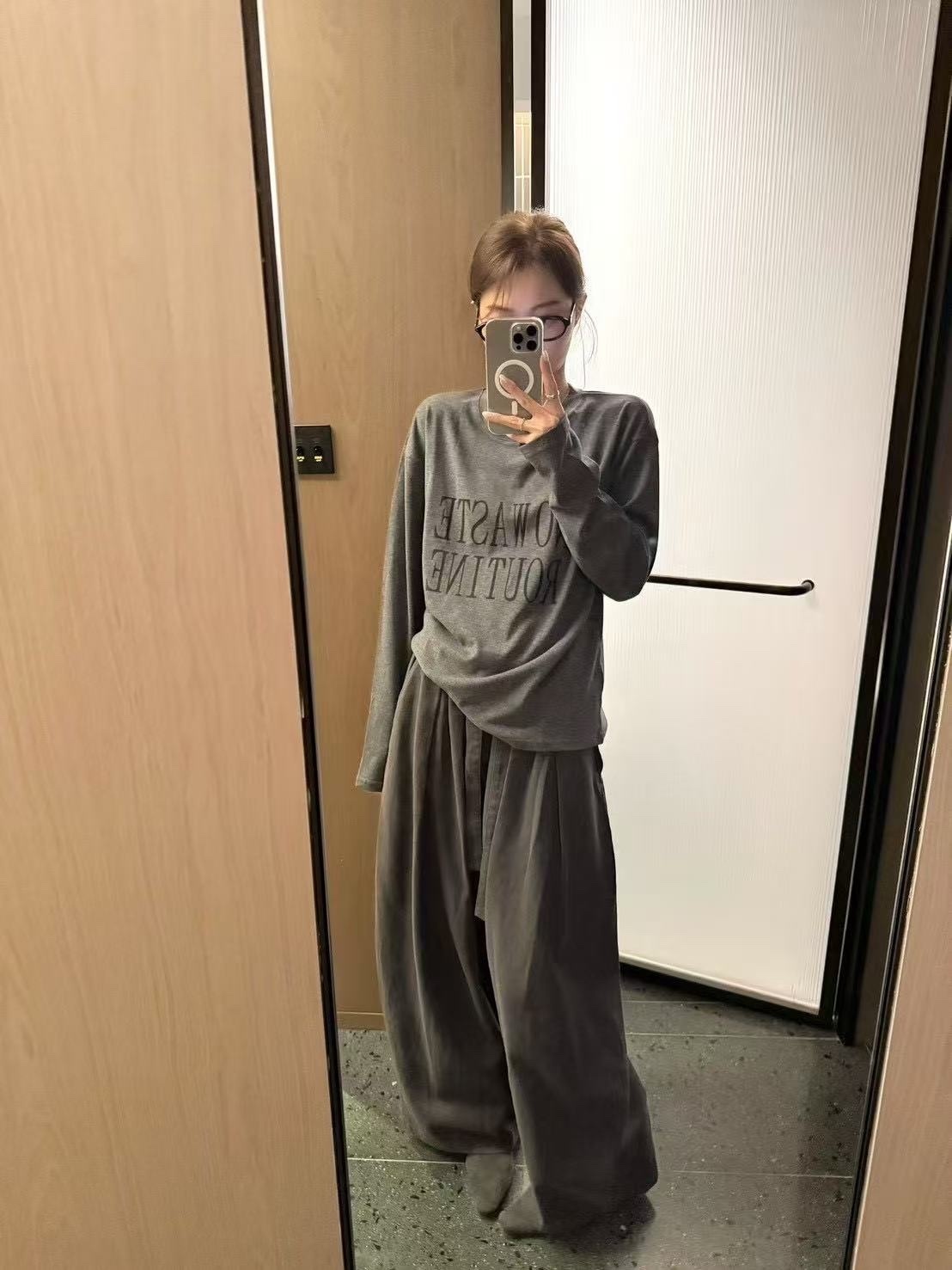 3h256 時髦英文字母長袖T