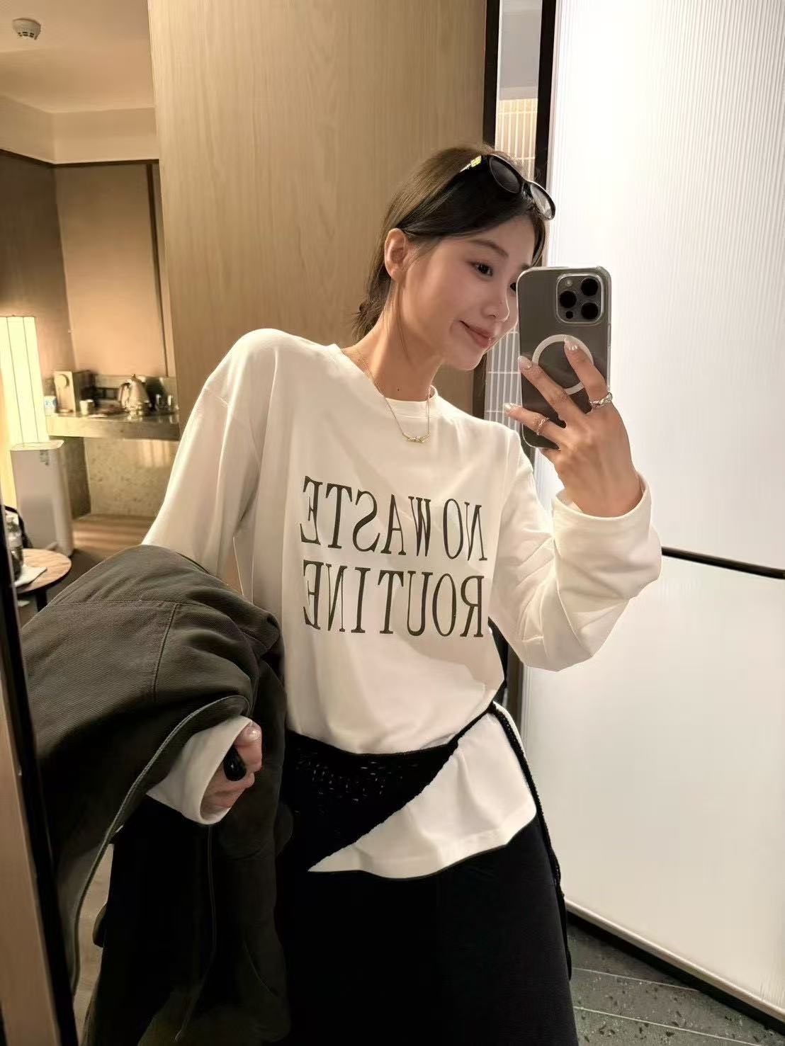 3h256 時髦英文字母長袖T