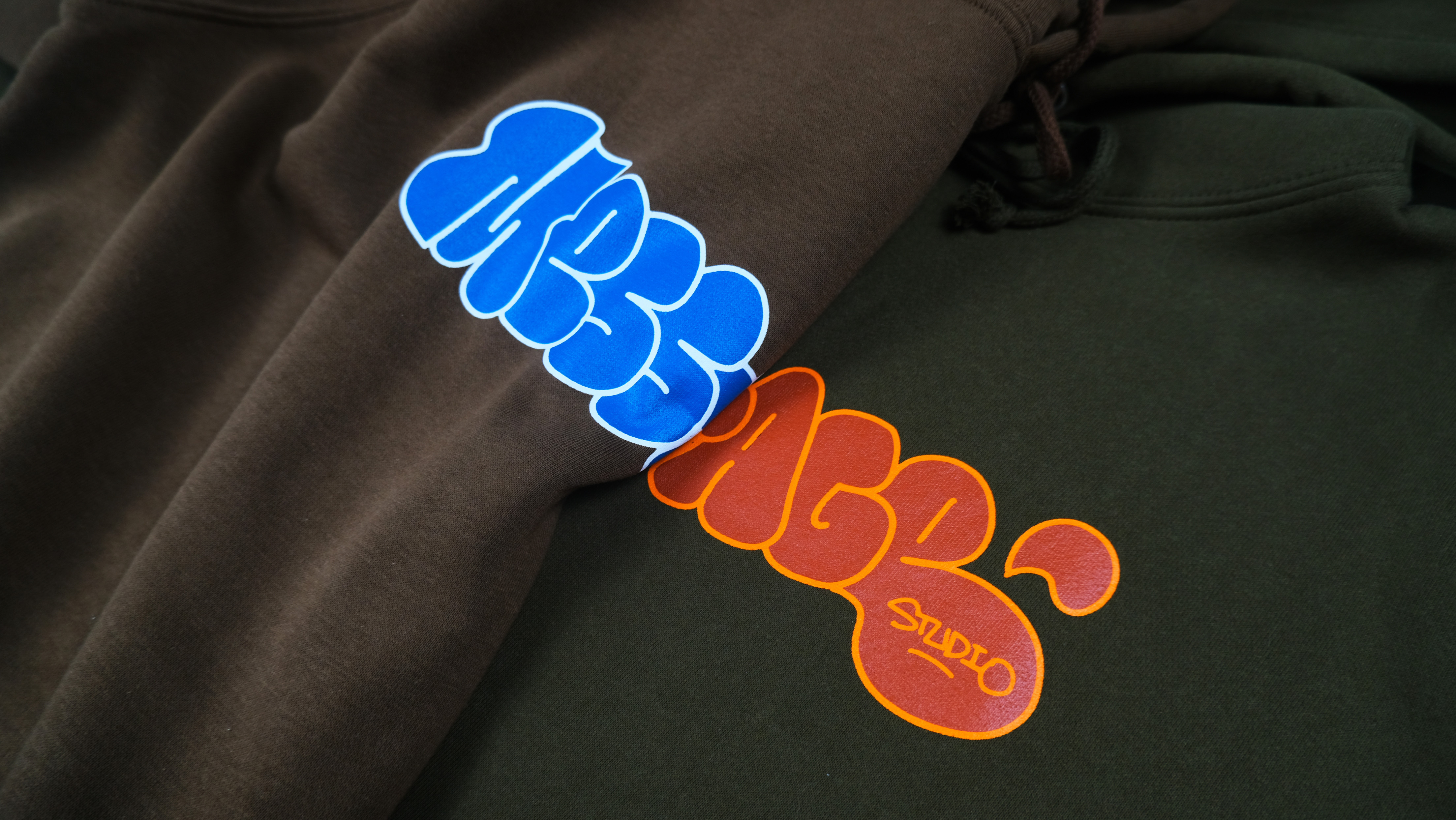 Mess-age Throwie Hoodie - Brown