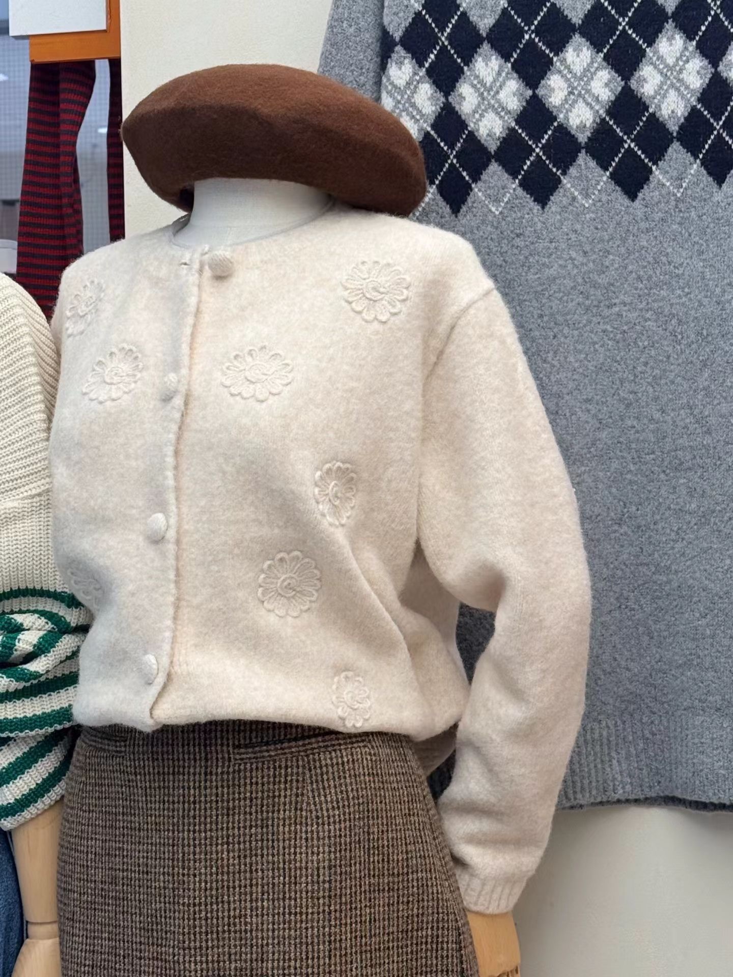 Embroidered daisy cardigan