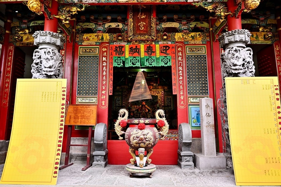 雖然水仙宮不在神農街巷子內，但卻是整個「五條港」商貿區最重要的信仰中心，有兩百多年歷史的，主祀「水仙尊王」。