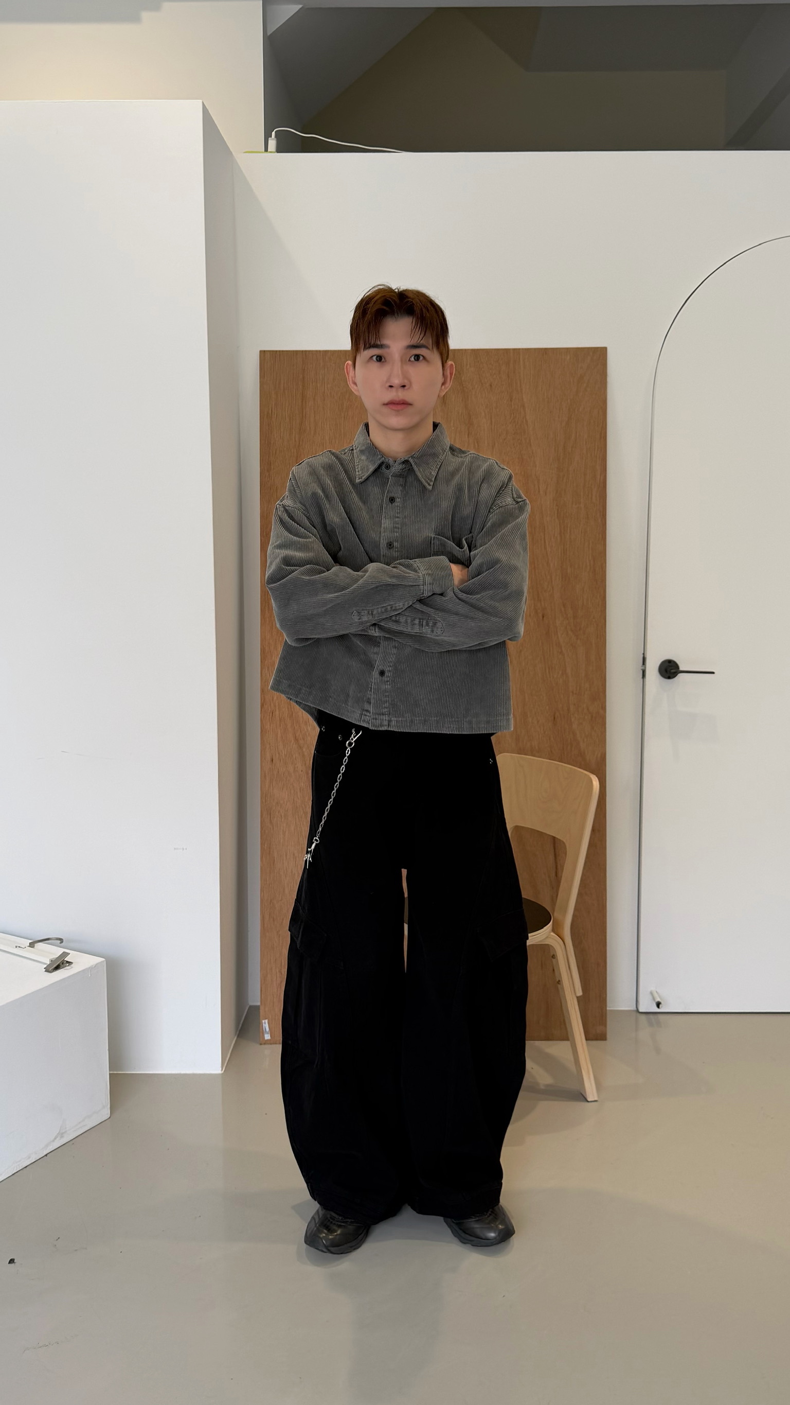 寬短版型燈芯絨襯衫