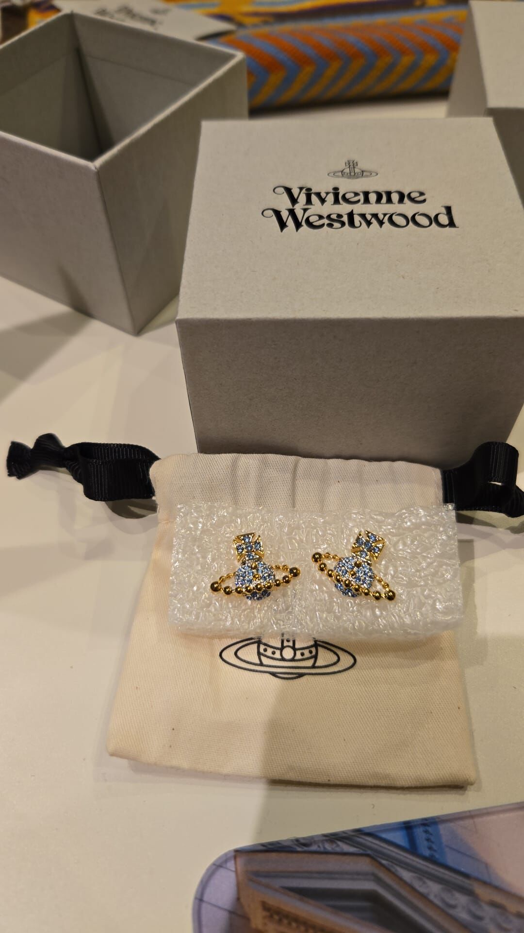 英國代購 (獨立訂單)-VIVIENNE WESTWOOD  BLUE EARRING
