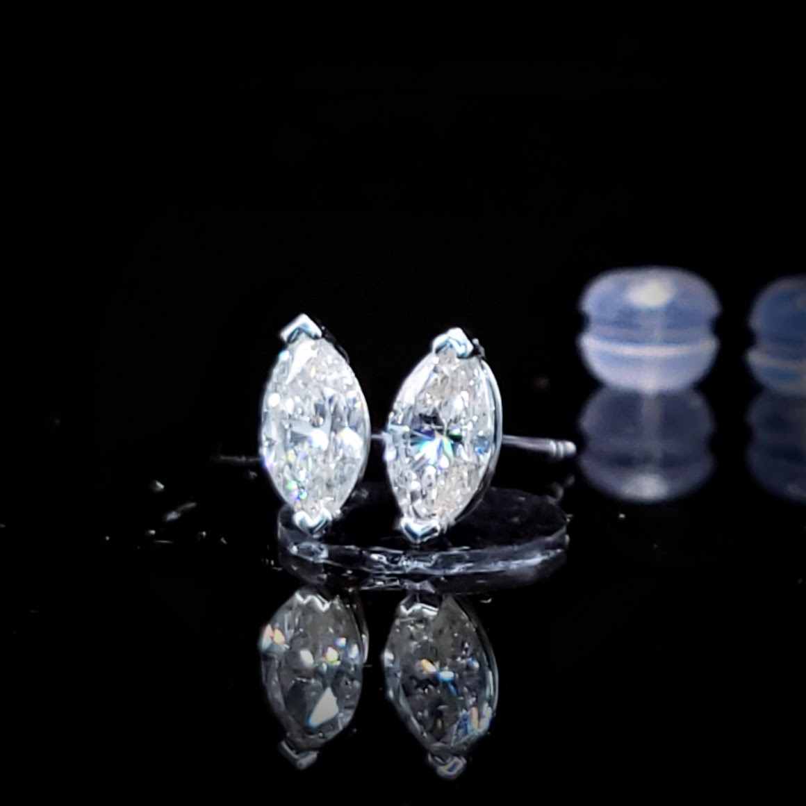 全新18K白金【主石79份欖尖形鑽石】耳環