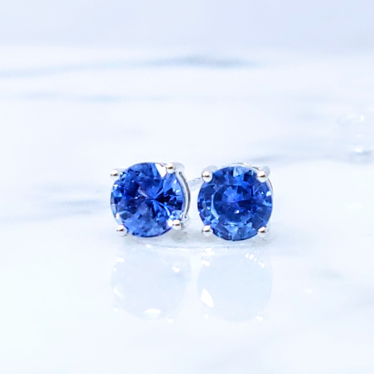 全新18K白金【主石1卡27份藍寶石】耳環