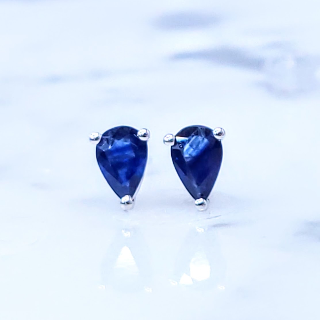 全新18K白金【主石89份藍寶石】耳環