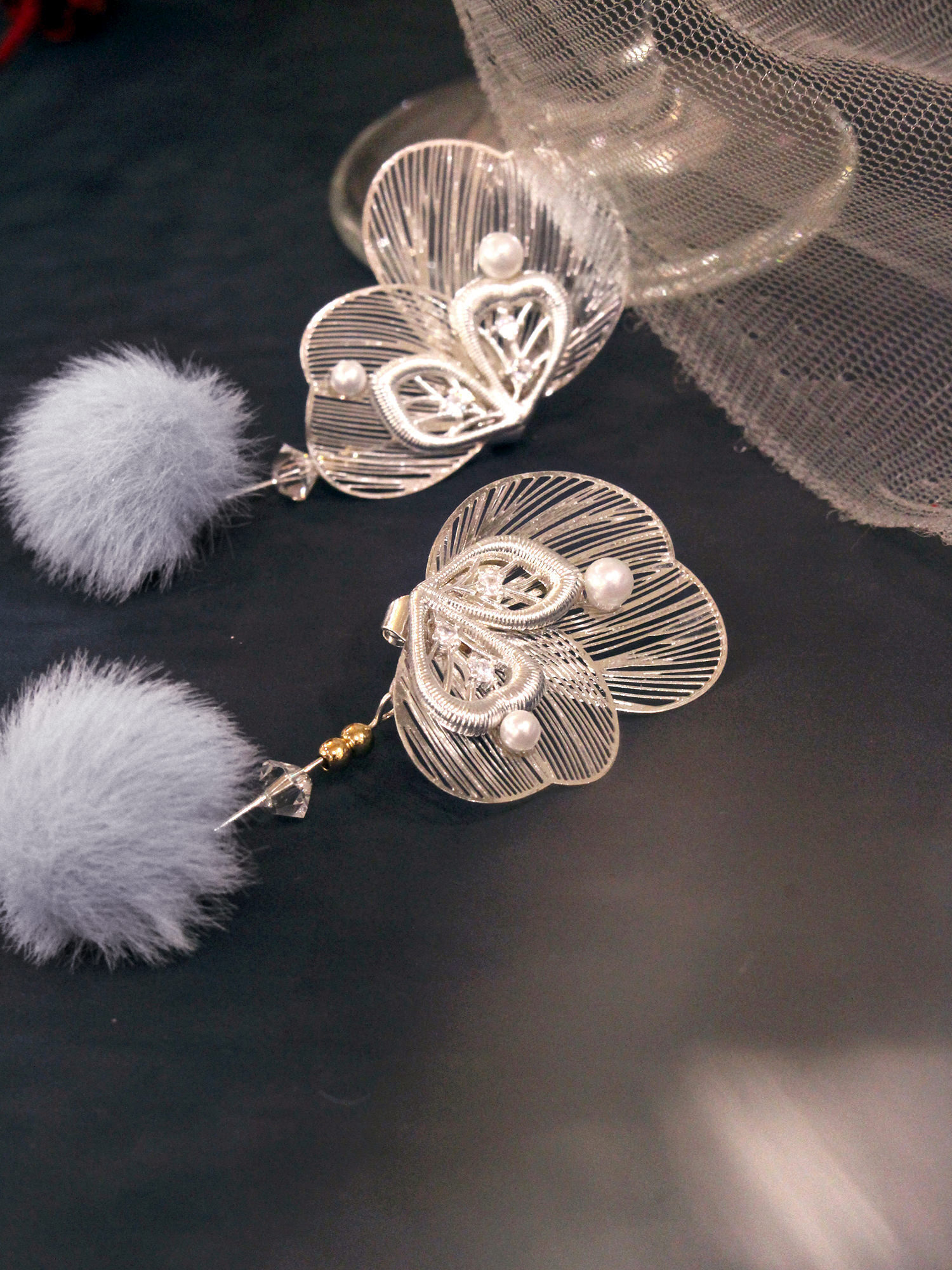 沉睡時的恩希。(2way)MUCHAT手作蝴蝶珍珠毛球純銀針耳環