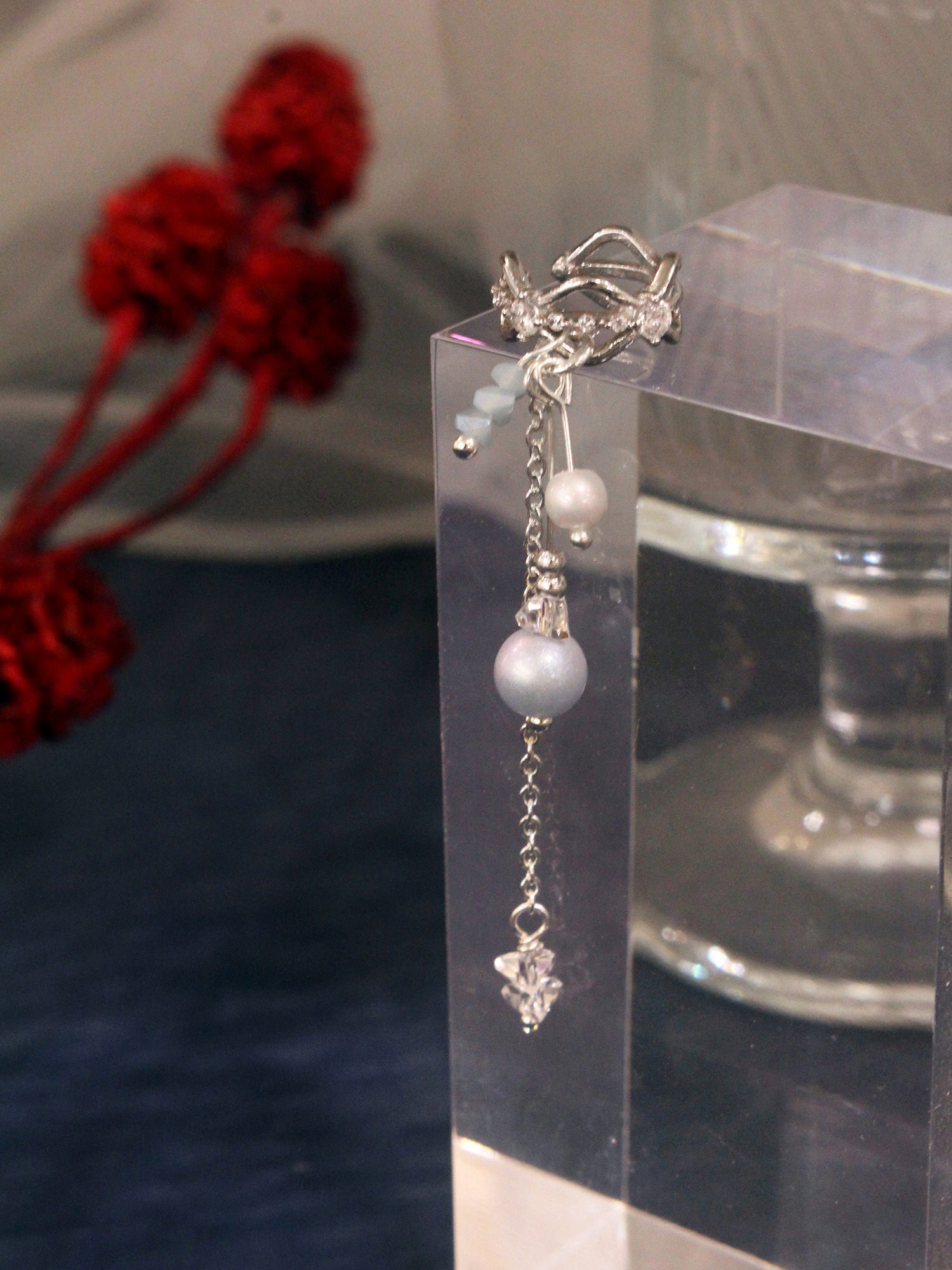 偷渡旅客。MUCHAT手作鋯石水晶垂墜耳骨夾(單支)