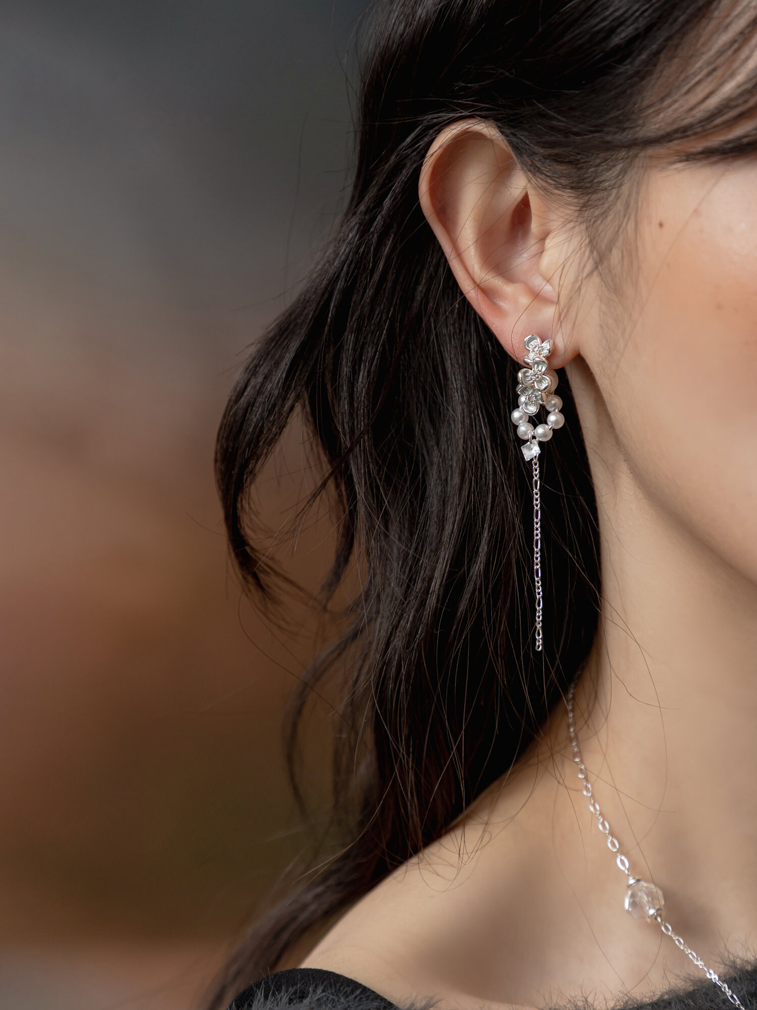 偷渡旅客。MUCHAT手作珍珠花朵C圈純銀針耳環