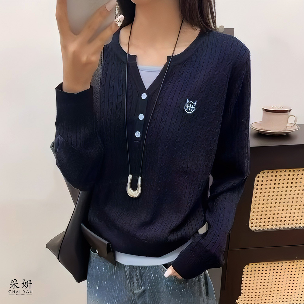 假兩件假釦貓咪刺繡針織長袖上衣