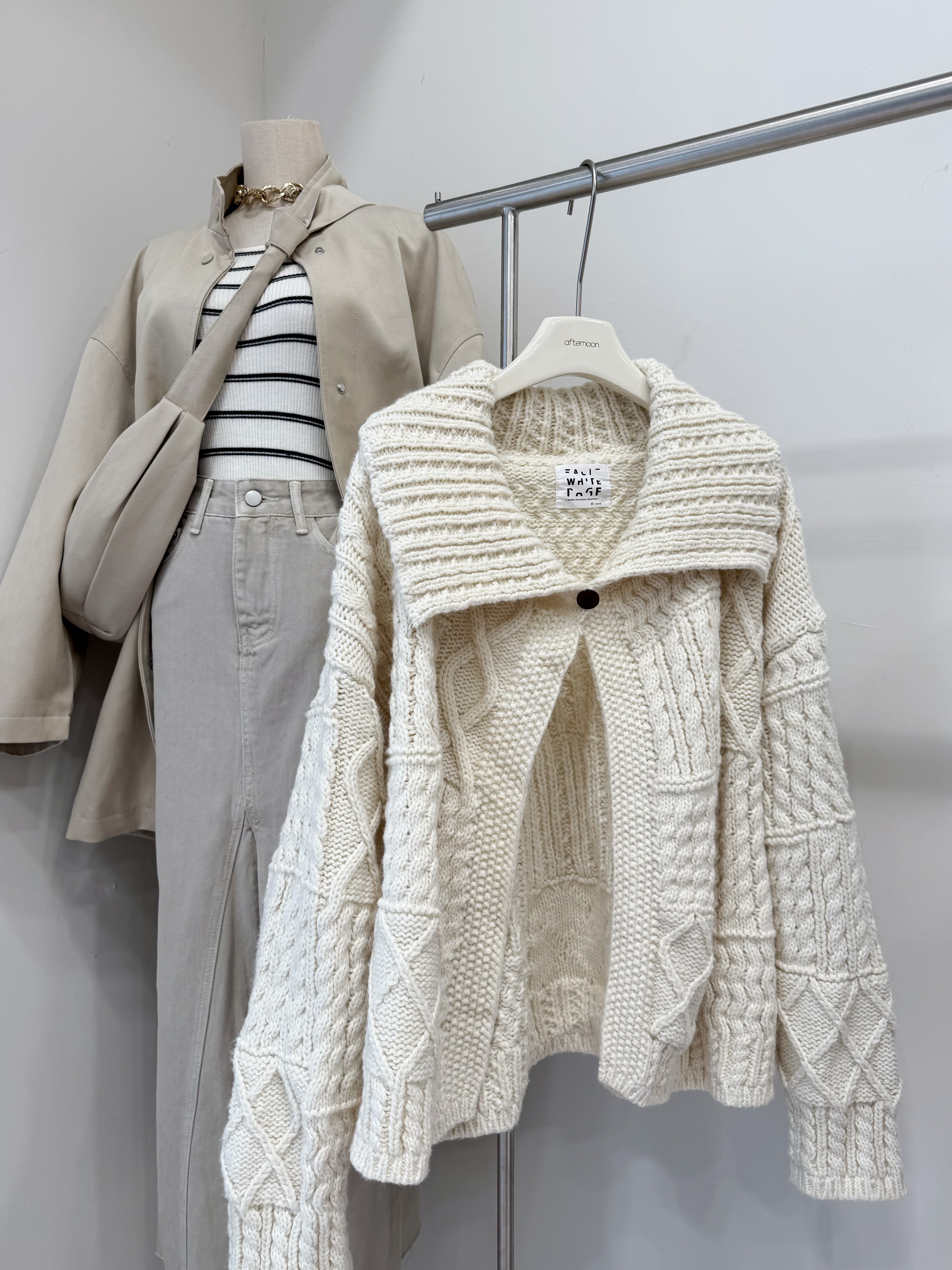 2517 厚磅麻花翻領罩衫