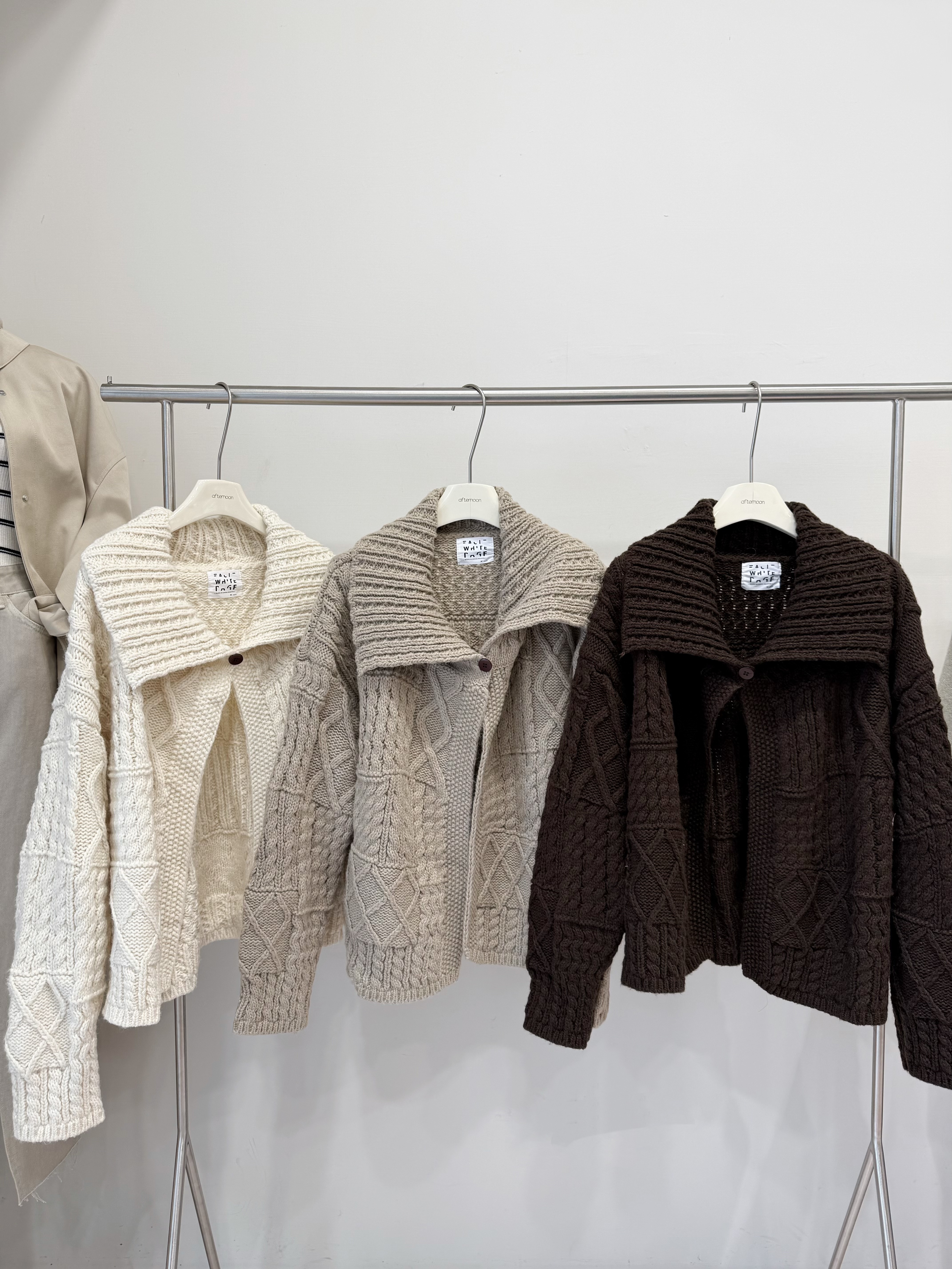 2517 厚磅麻花翻領罩衫