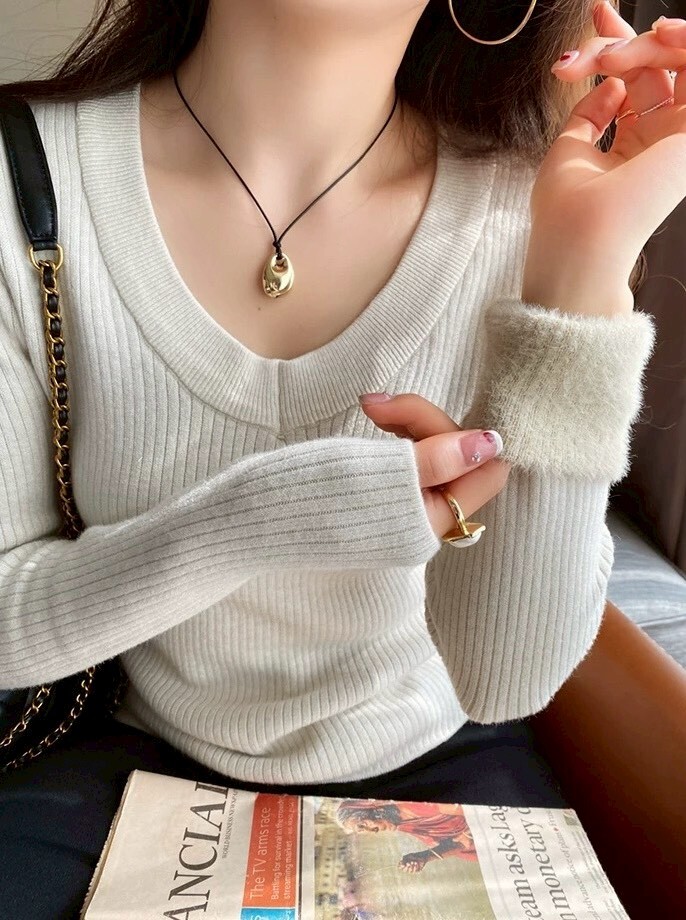 V領內刷水貂毛針織上衣