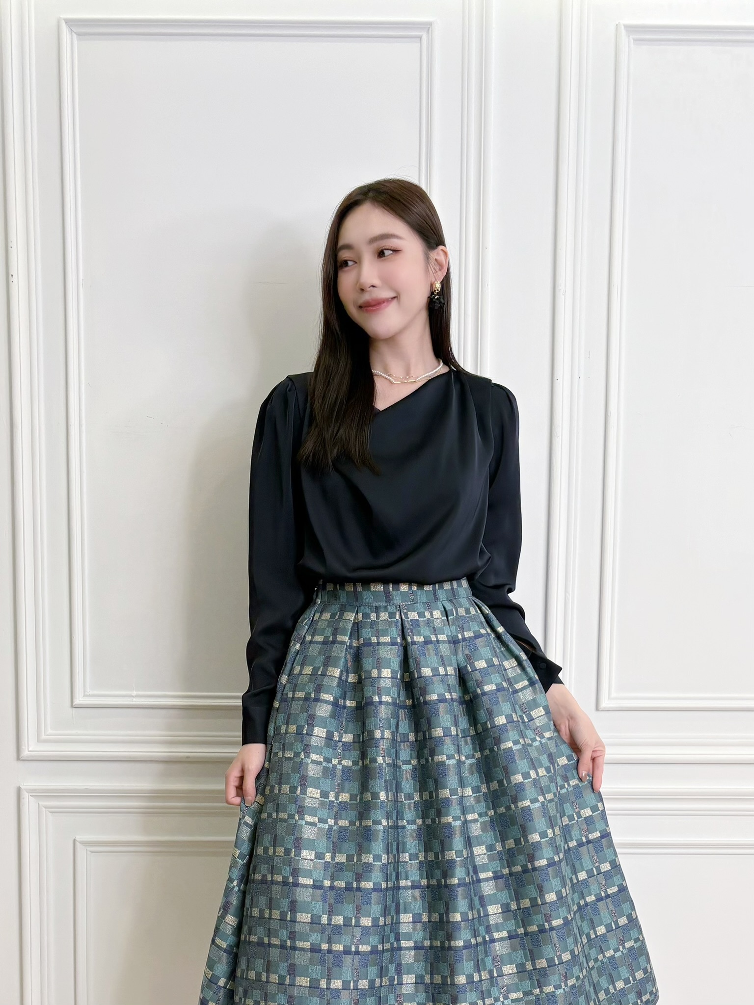 垂墜領絲滑長袖上衣